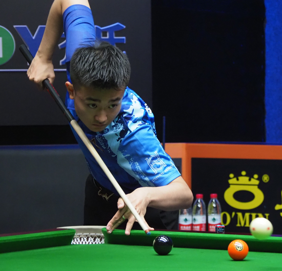 “WNBA球队进行阵容调整,备战季后赛”.